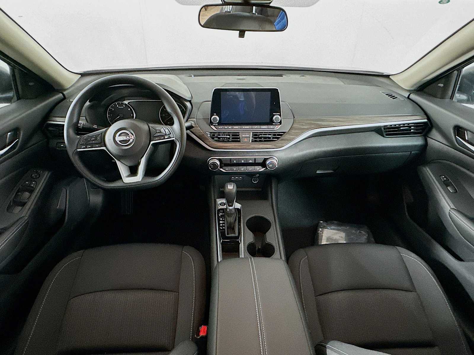 2025 Nissan Altima 2.5 SV photo 3