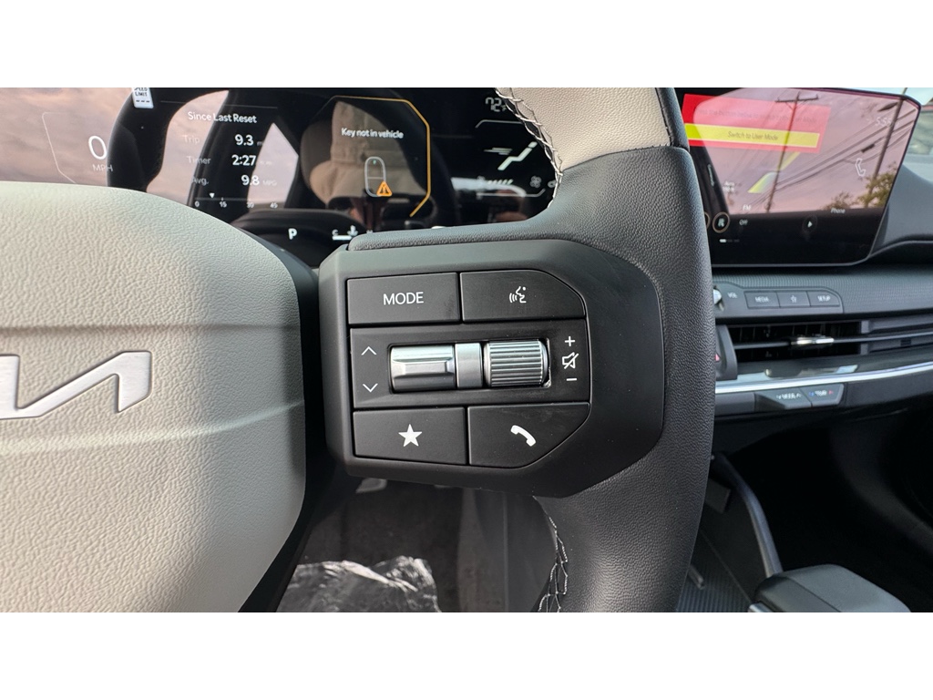 2025 Kia K4 GT-Line photo 11