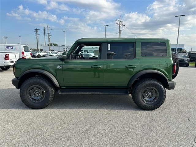 2025 Ford Bronco Outer Banks photo 2