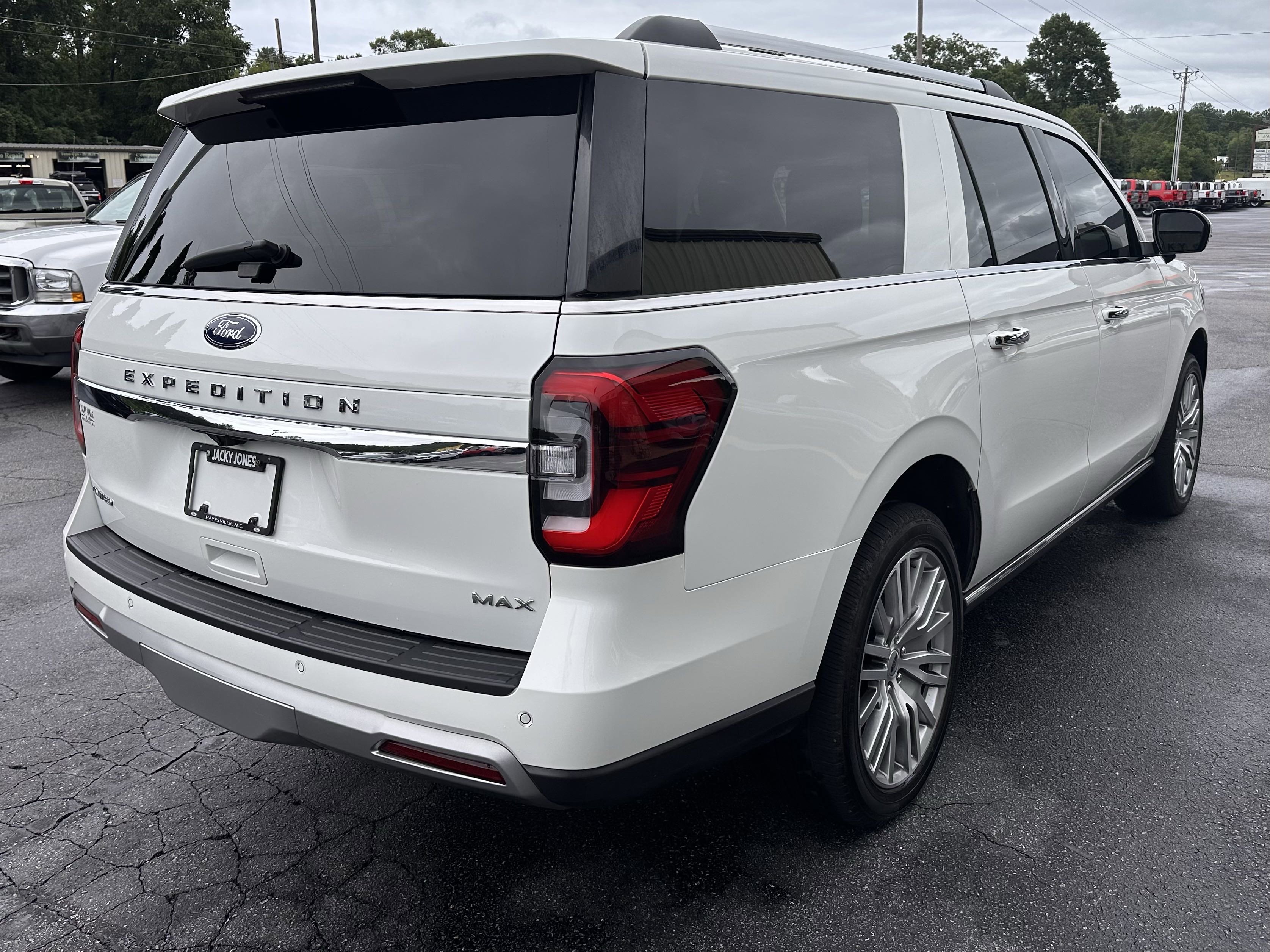 2023 Ford Expedition MAX Limited photo 2