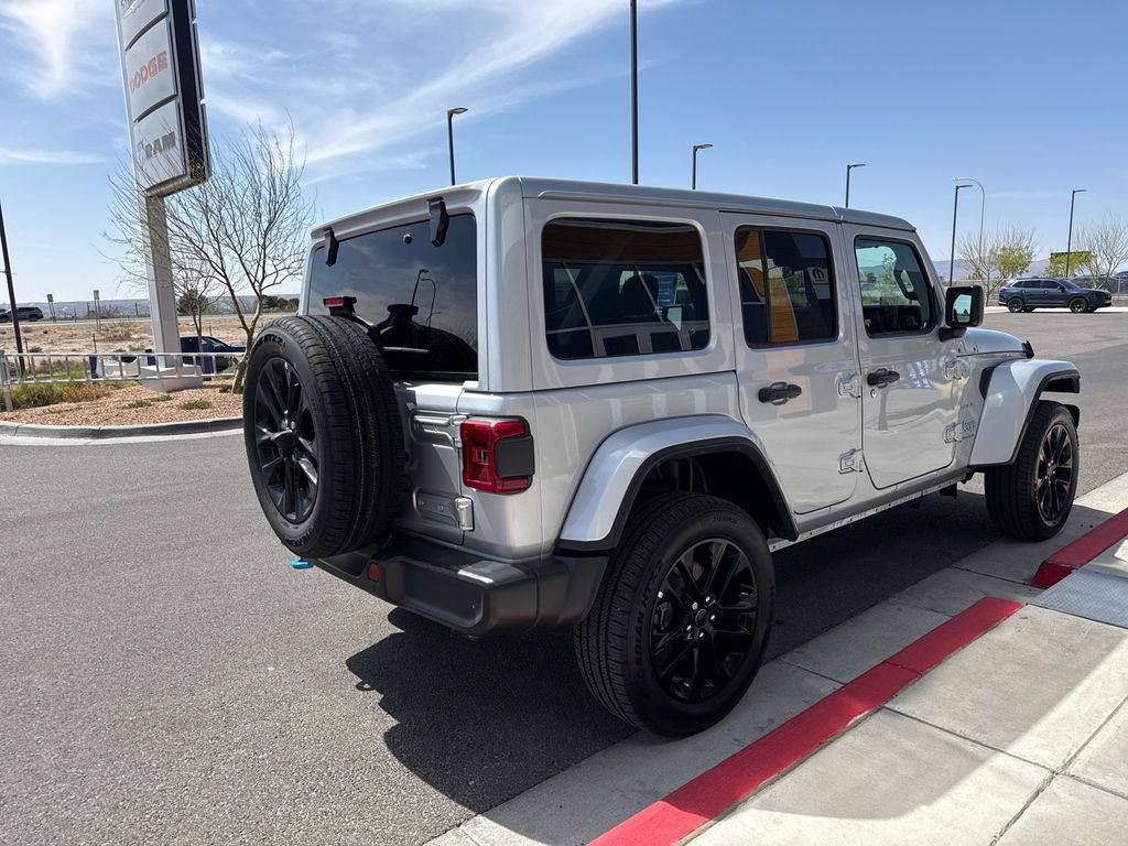 2024 Jeep Wrangler Sahara 4xe photo 6