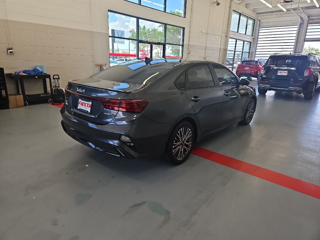 2023 Kia Forte GT-Line photo 4