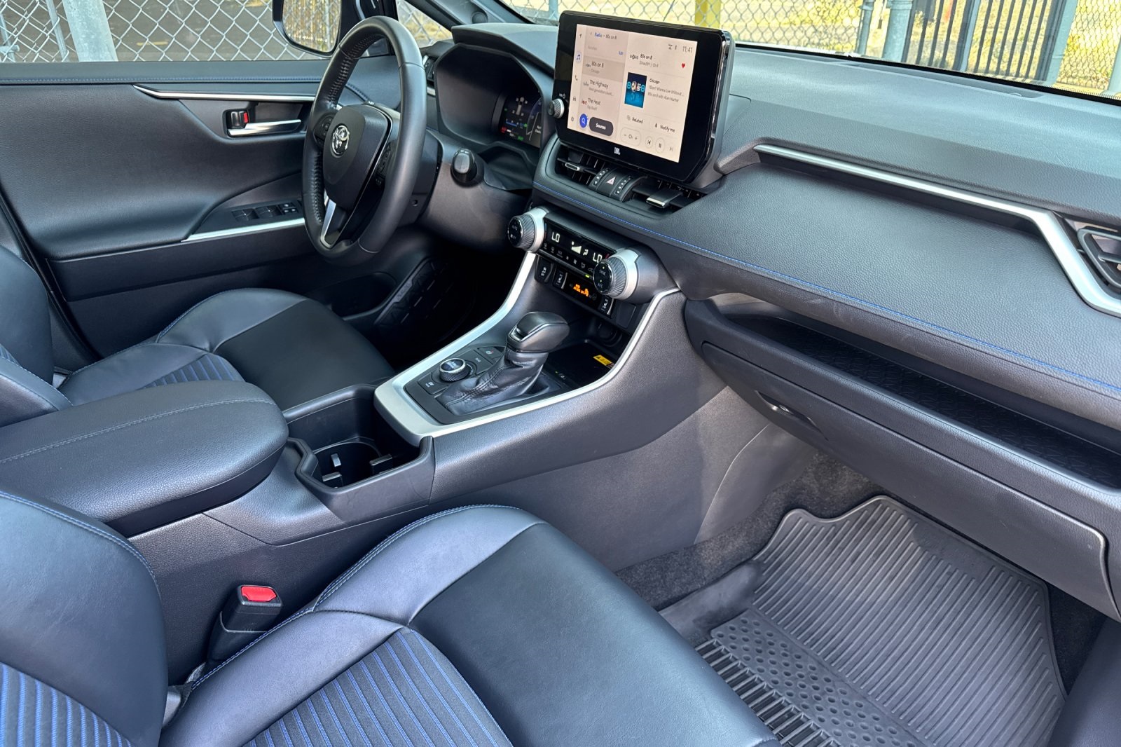 2024 Toyota RAV4 Hybrid XSE photo 16