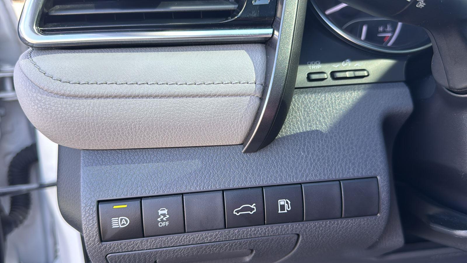 2018 Toyota Camry SE photo 11