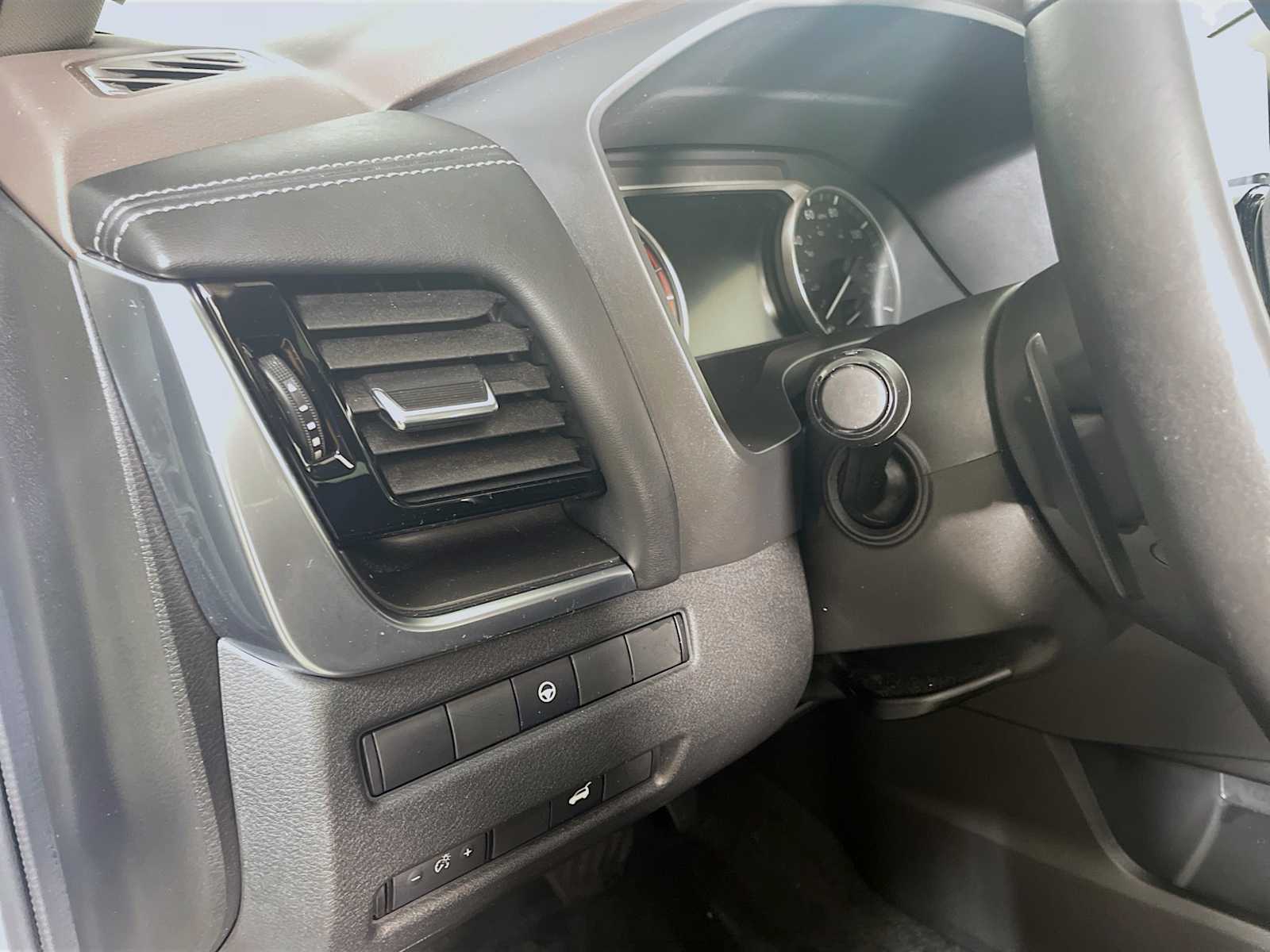 2022 Nissan Rogue SV photo 8