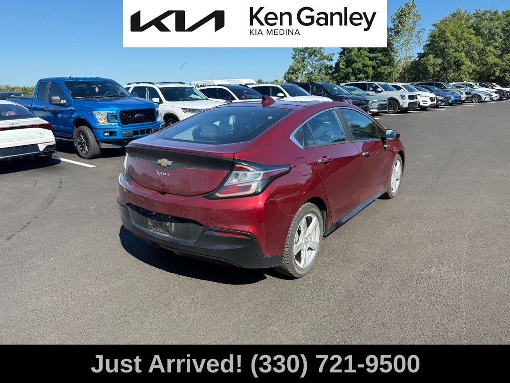 2017 Chevrolet Volt LT photo 5