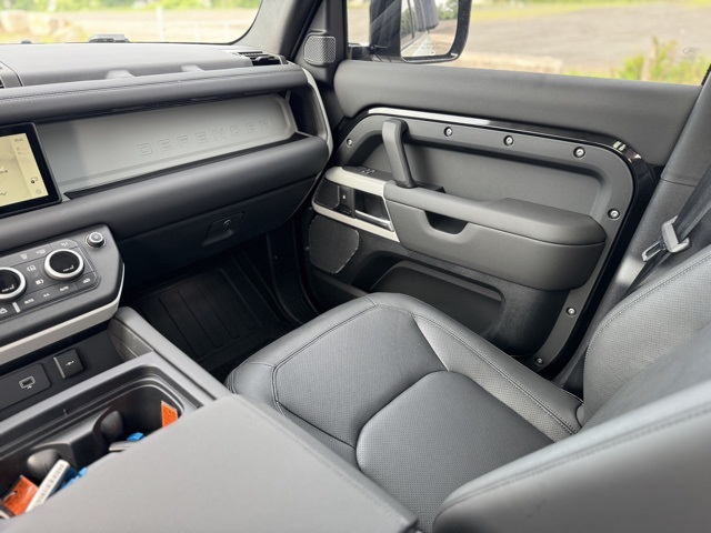 2024 Land Rover Defender 110 S photo 12