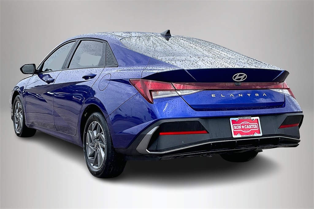 2024 Hyundai Elantra SEL photo 4