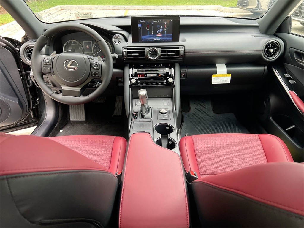 2025 Lexus IS 350 F SPORT photo 18