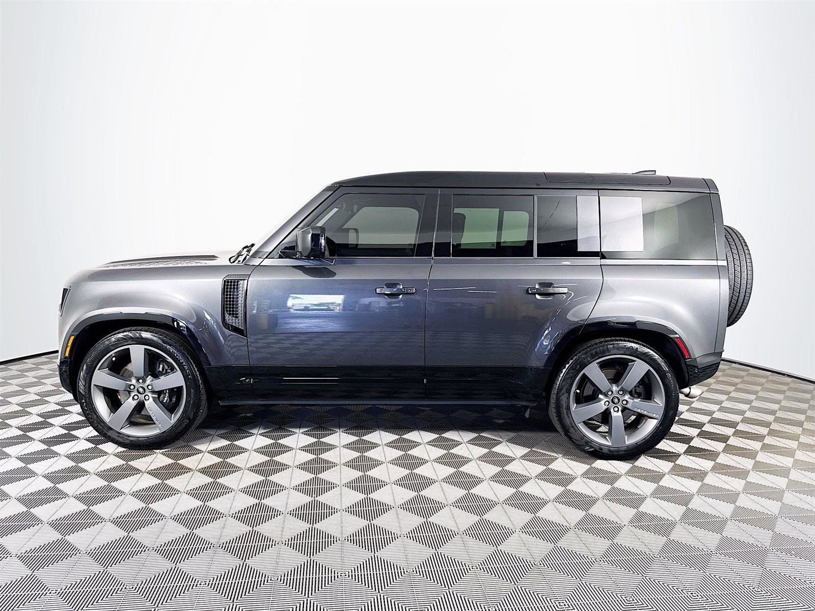 2024 Land Rover Defender 110 V8 photo 8