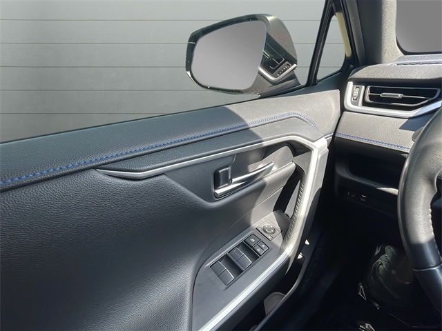 2019 Toyota RAV4 Hybrid XSE photo 29