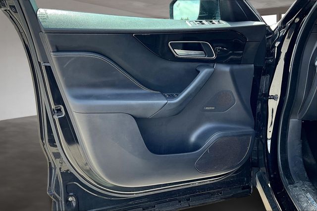2019 Jaguar F-PACE S photo 16