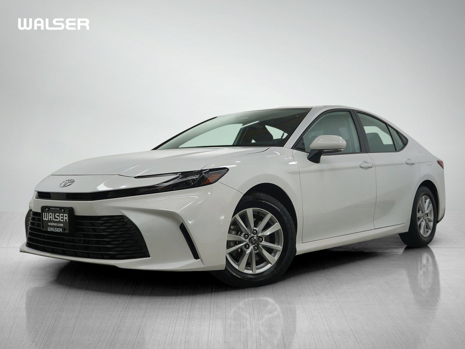2025 Toyota Camry LE's photo