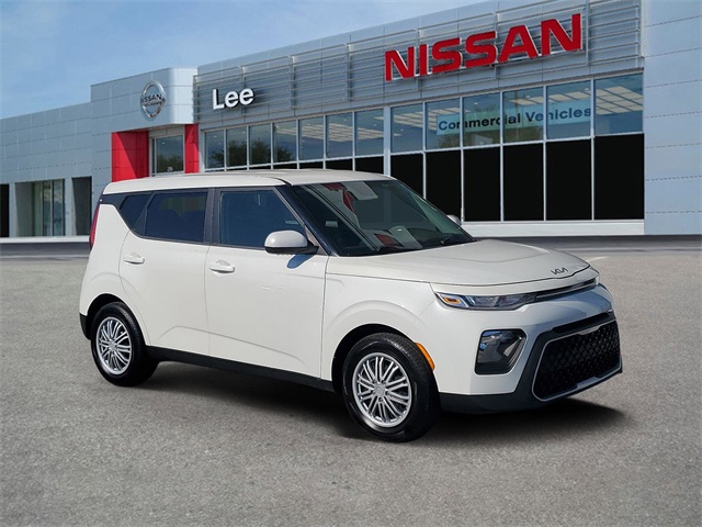 2022 Kia Soul LX's photo
