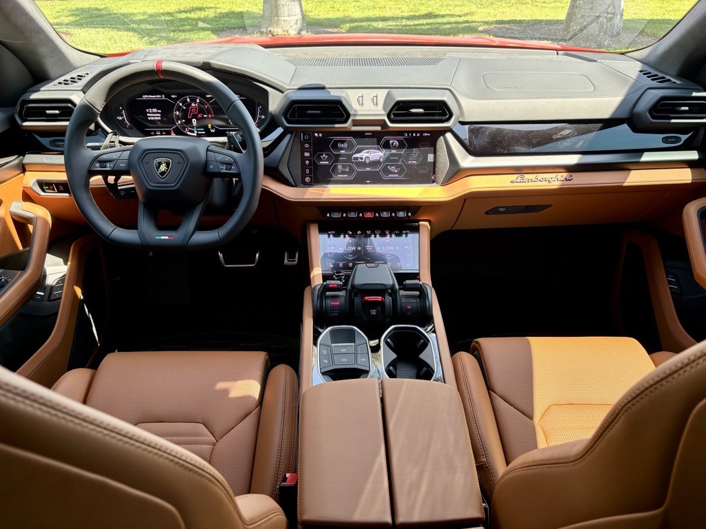 2025 Lamborghini Urus SE photo 25