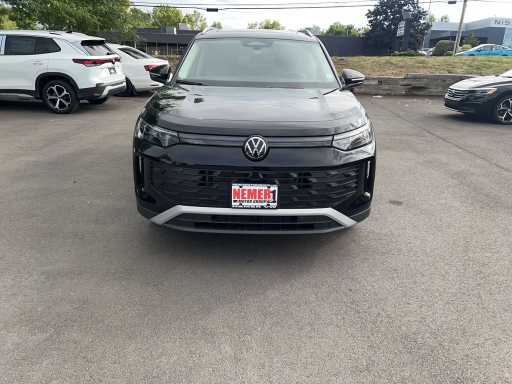 2025 Volkswagen Tiguan SE photo 2