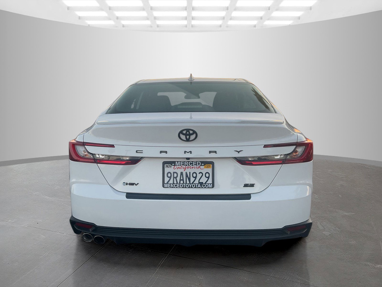 2025 Toyota Camry SE photo 4