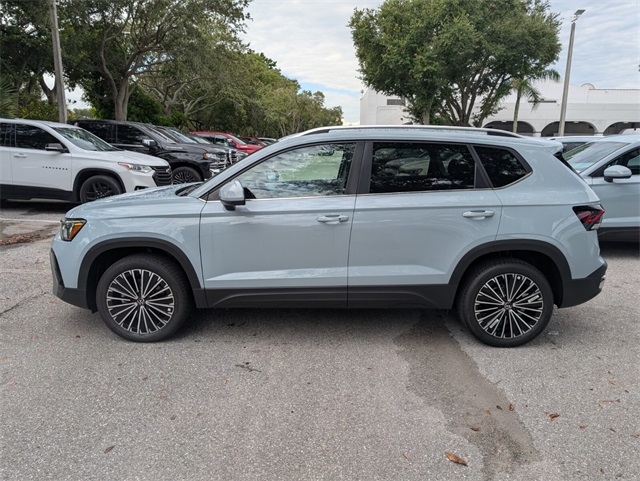 2025 Volkswagen Taos SE photo 5