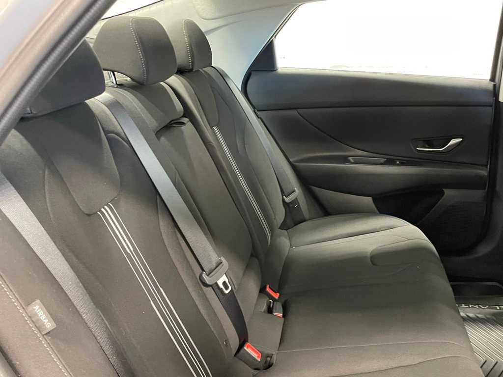 2024 Hyundai Elantra SEL Convenience photo 40