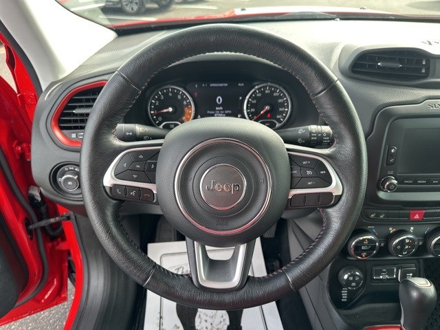 2016 Jeep Renegade Trailhawk photo 2