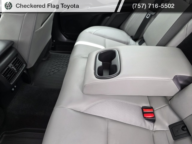 2025 Toyota Camry SE photo 34
