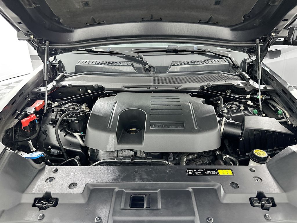 2024 Land Rover Defender 110 X-Dynamic SE photo 49