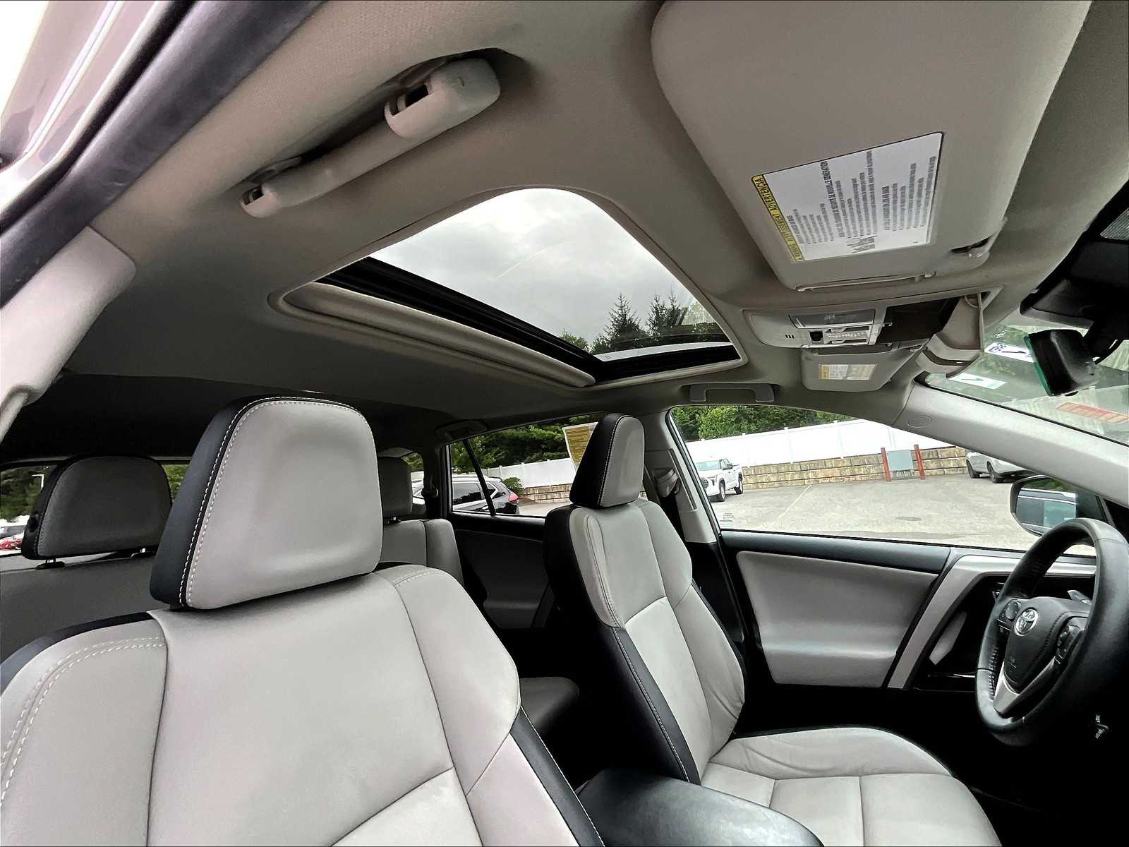 2018 Toyota RAV4 Limited photo 21