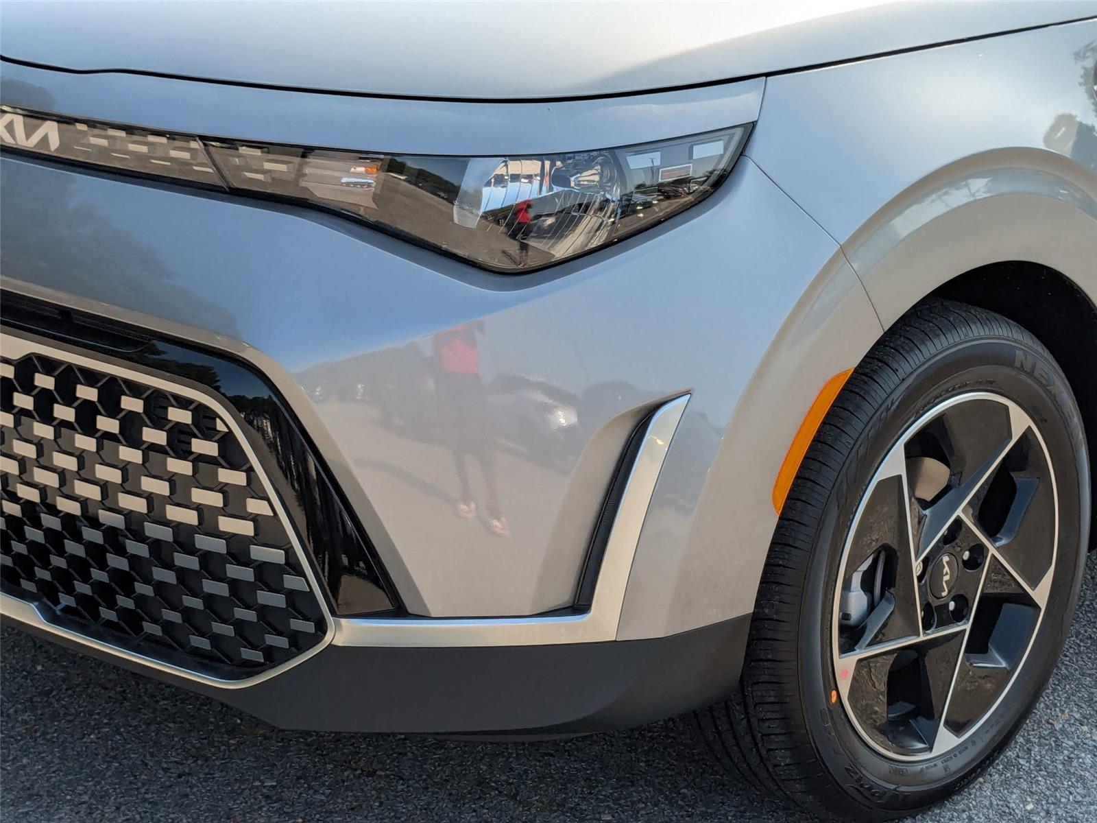 2025 Kia Soul EX photo 2