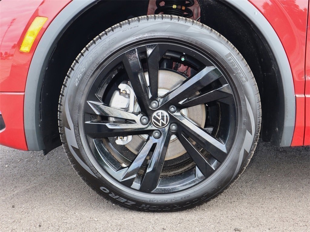 2024 Volkswagen Tiguan SE R-Line Black photo 9
