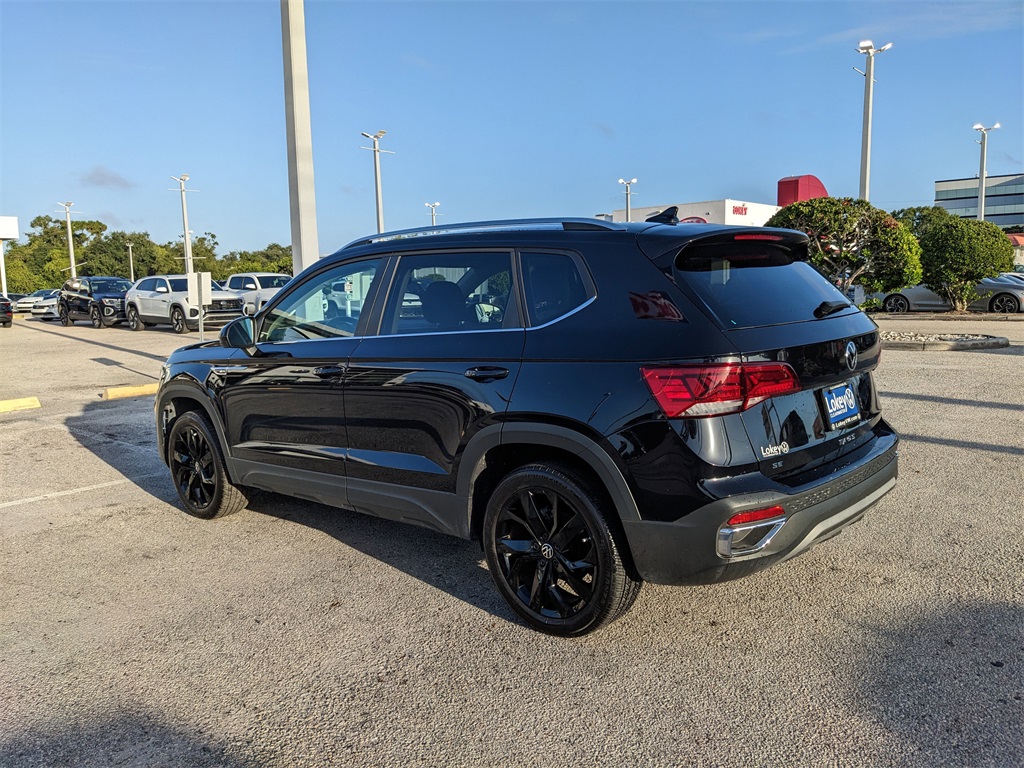 2022 Volkswagen Taos SE photo 4