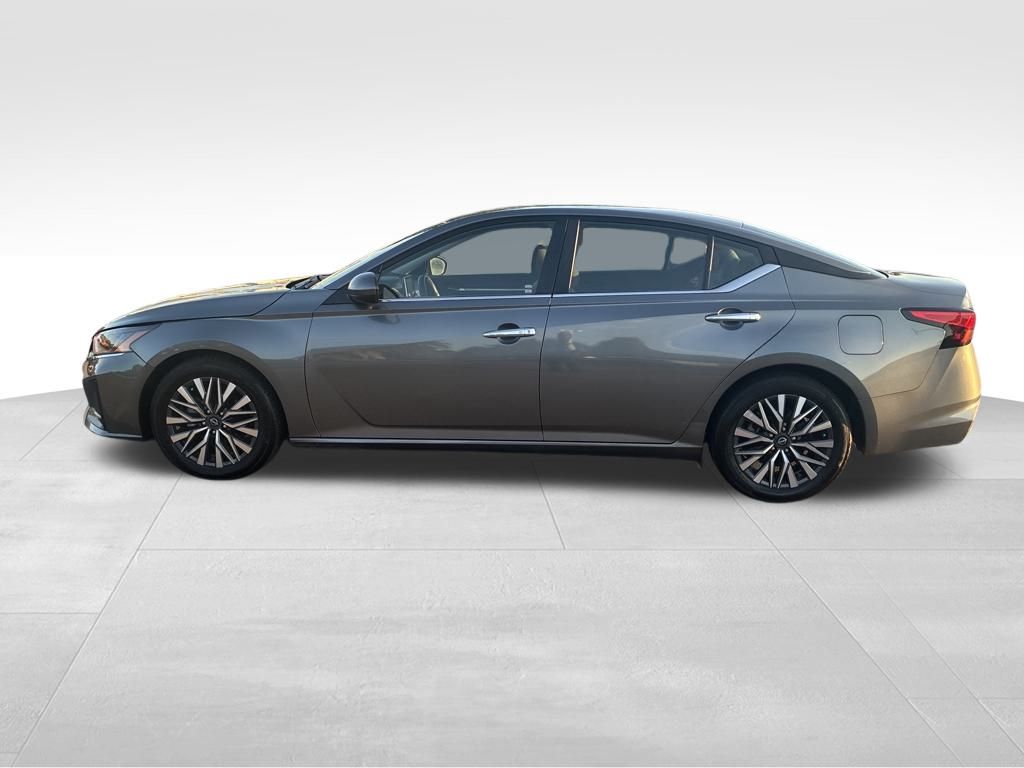 2023 Nissan Altima 2.5 SV photo 2