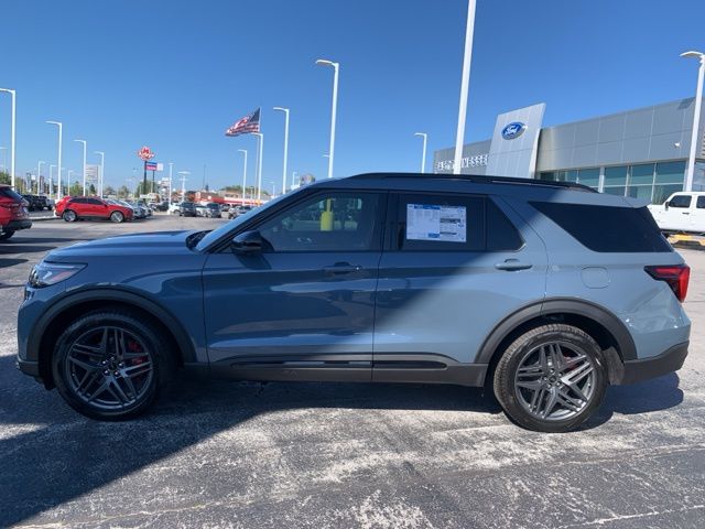 2025 Ford Explorer ST photo 3