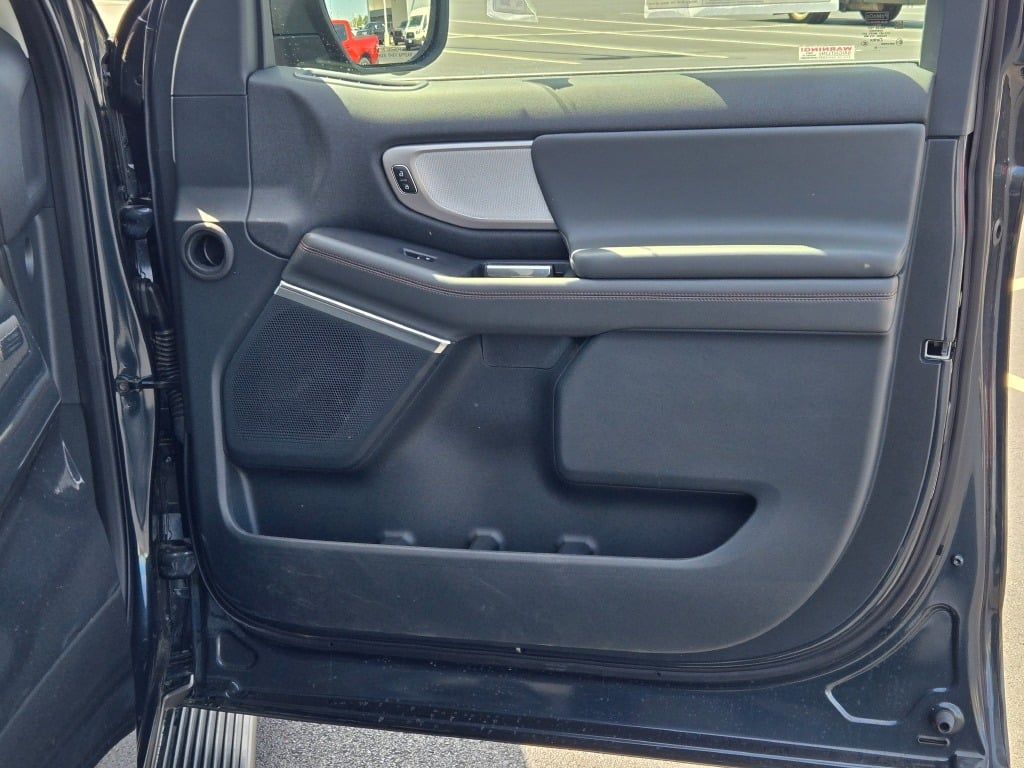 2025 Ford Expedition MAX photo 2
