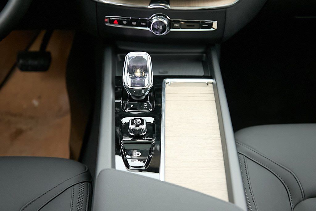 2026 VOLVO XC60 - Image 28