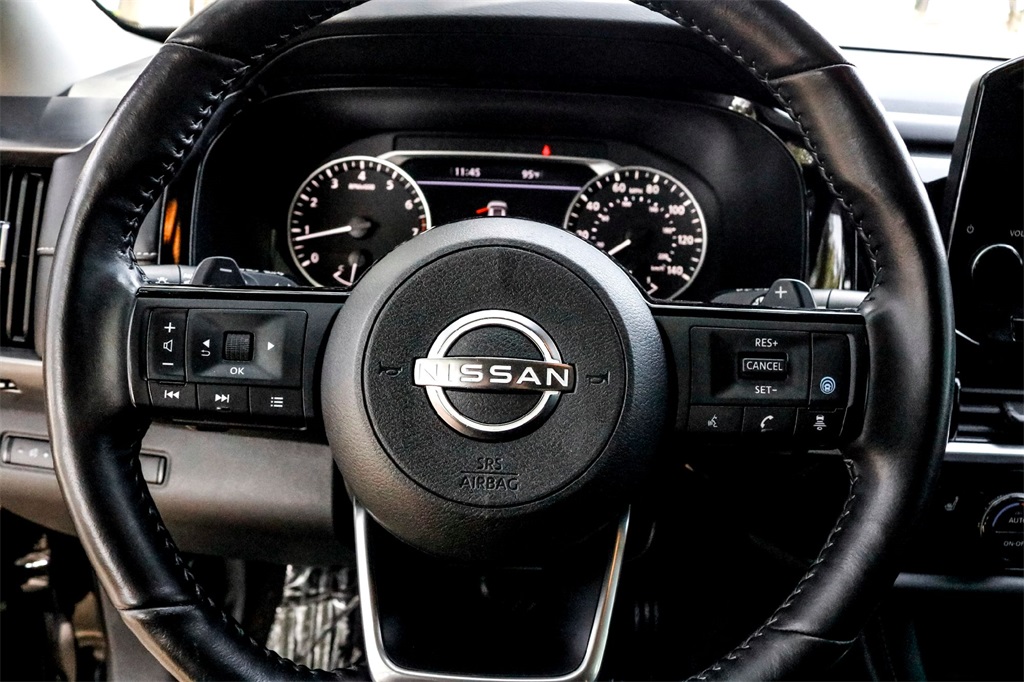 2023 Nissan Pathfinder SL photo 17