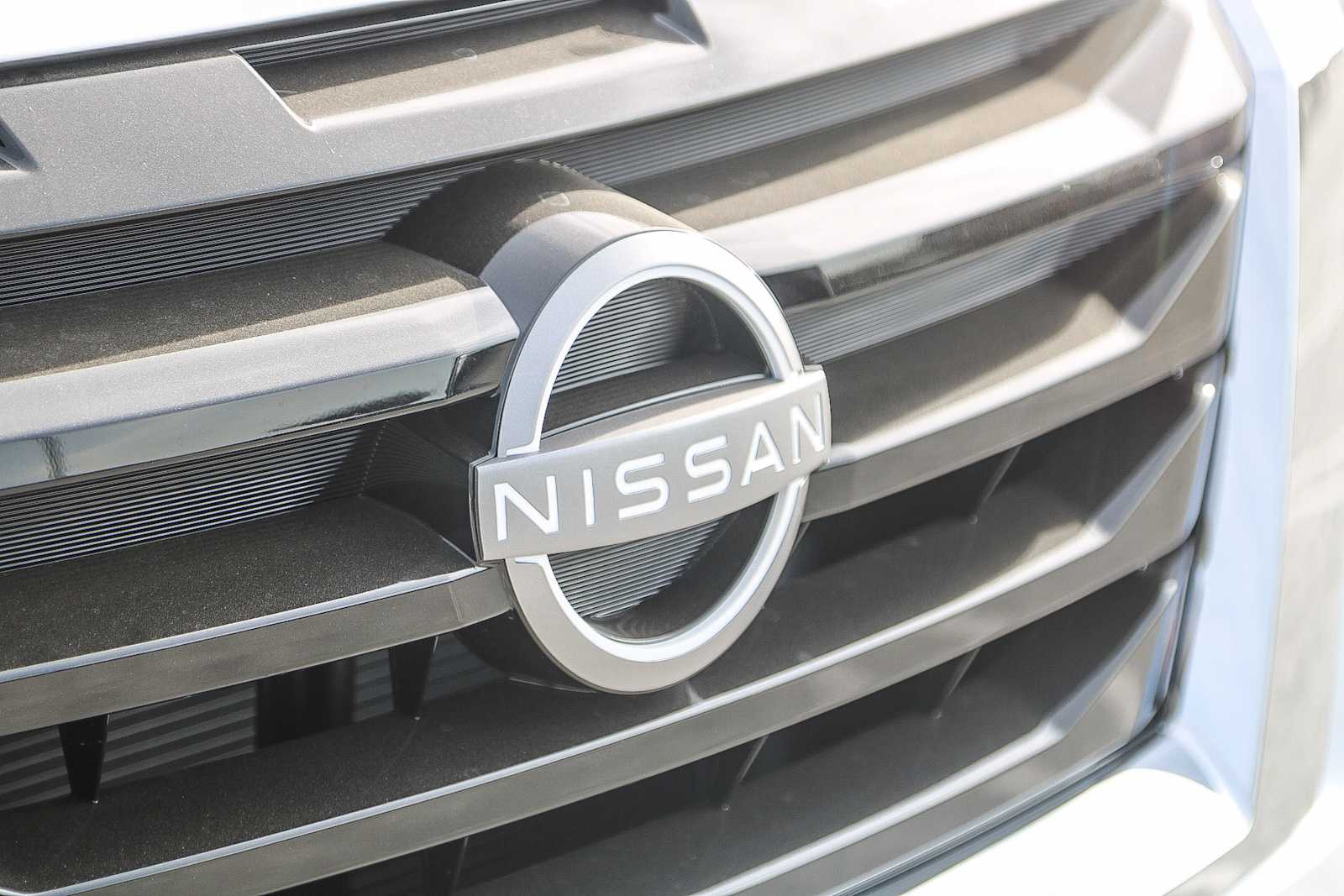 2025 Nissan Pathfinder SV photo 3