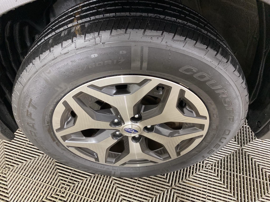 2023 Subaru Forester Premium photo 8