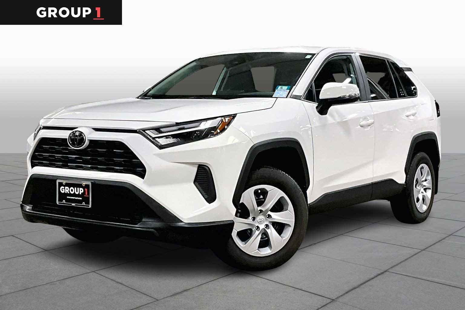 2025 Toyota RAV4 LE's photo