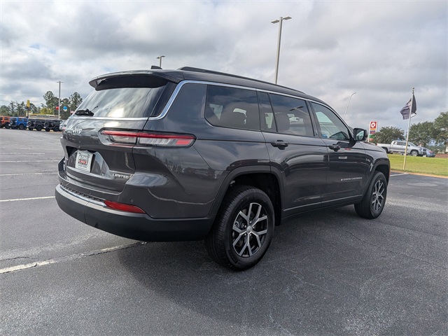 2025 Jeep Grand Cherokee Limited photo 2