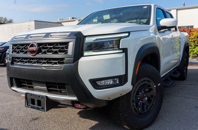 2025 Nissan Frontier PRO-4X's photo