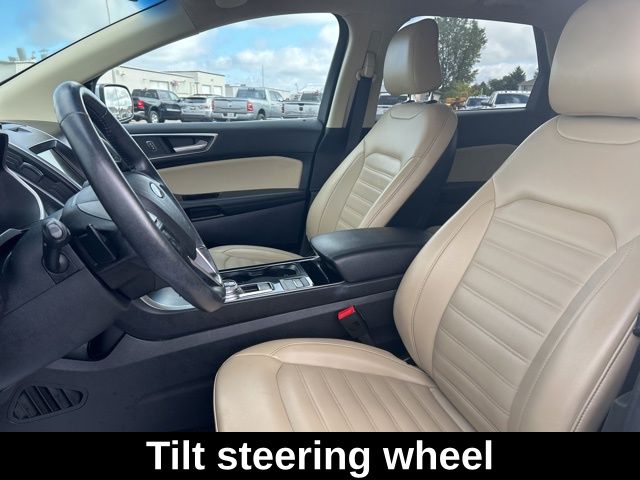 2020 Ford Edge SEL photo 17