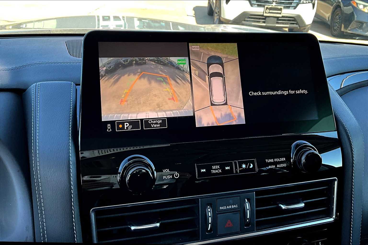 2022 Infiniti QX80 Luxe photo 24