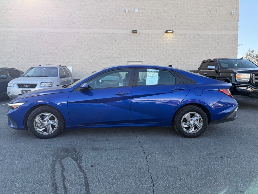 Used 2024 Hyundai Elantra SE with VIN KMHLL4DG5RU707504 for sale in Kansas City