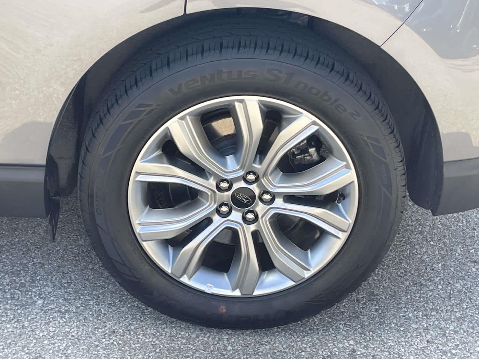 2024 Ford Edge Titanium photo 12