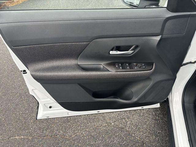 2026 Nissan Kicks SV photo 7