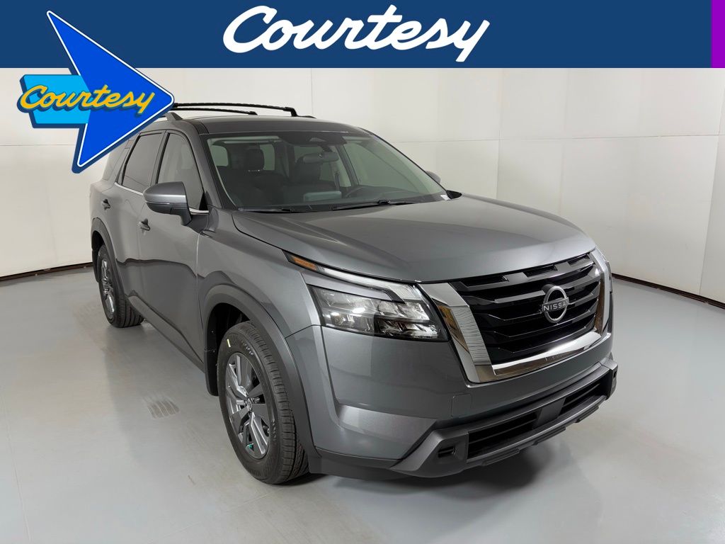 2025 Nissan Pathfinder SV's photo