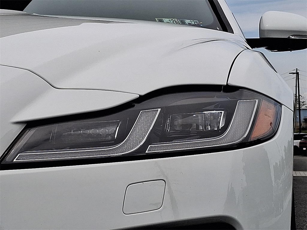 2024 Jaguar XF R-Dynamic SE photo 9