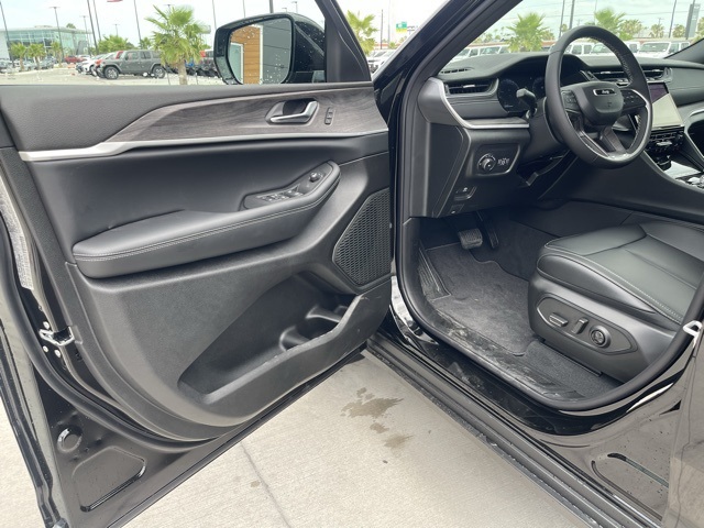 2025 Jeep Grand Cherokee Limited photo 14