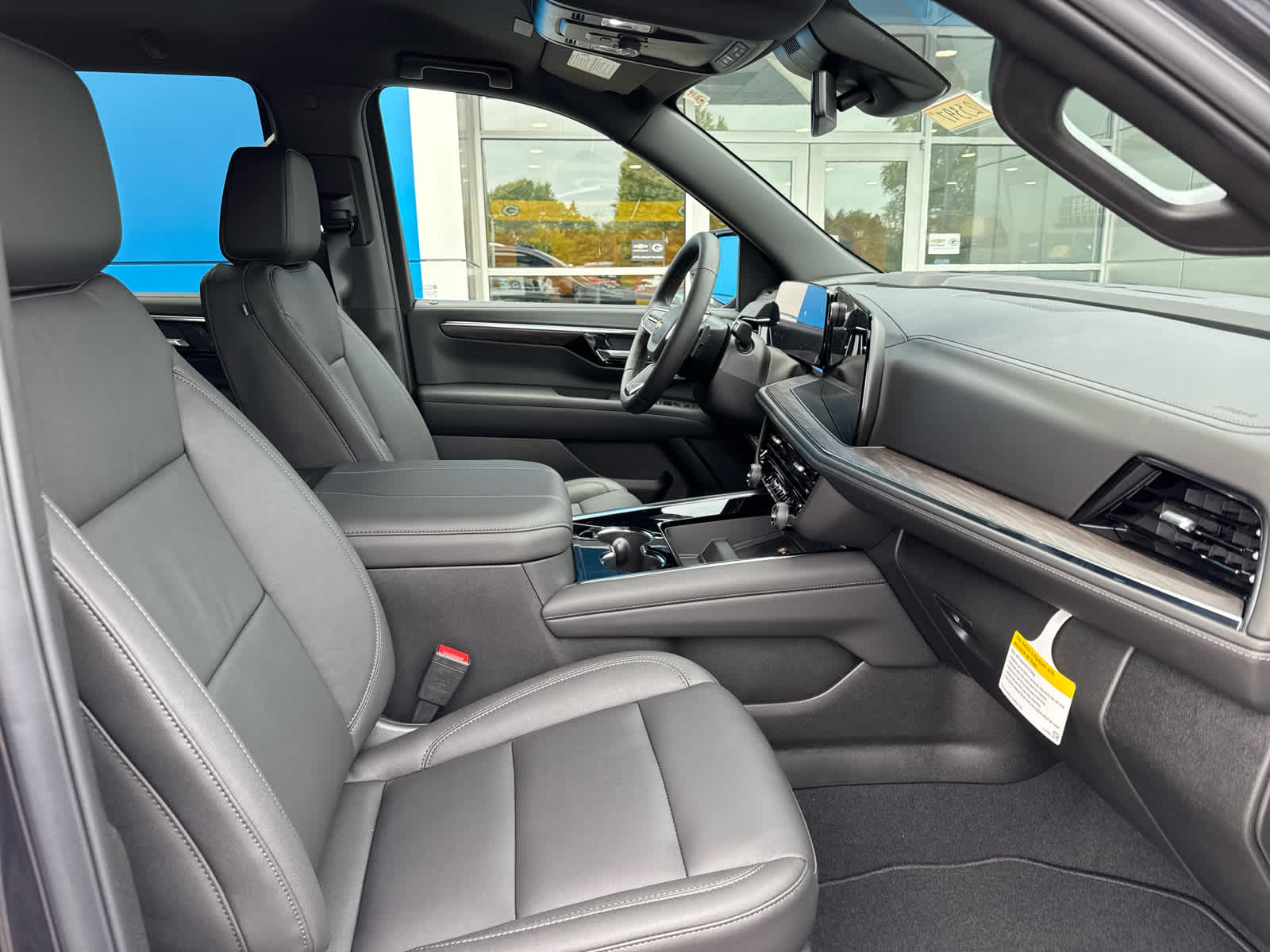 2025 Chevrolet Tahoe LT photo 4