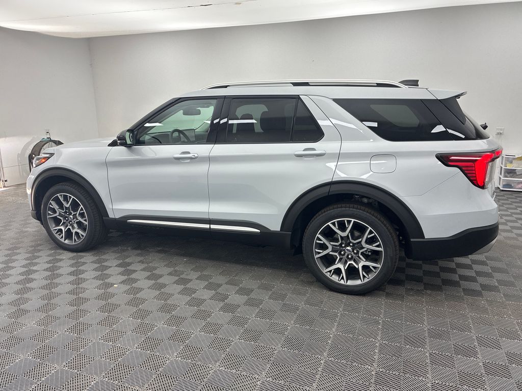 2025 Ford Explorer Platinum photo 3
